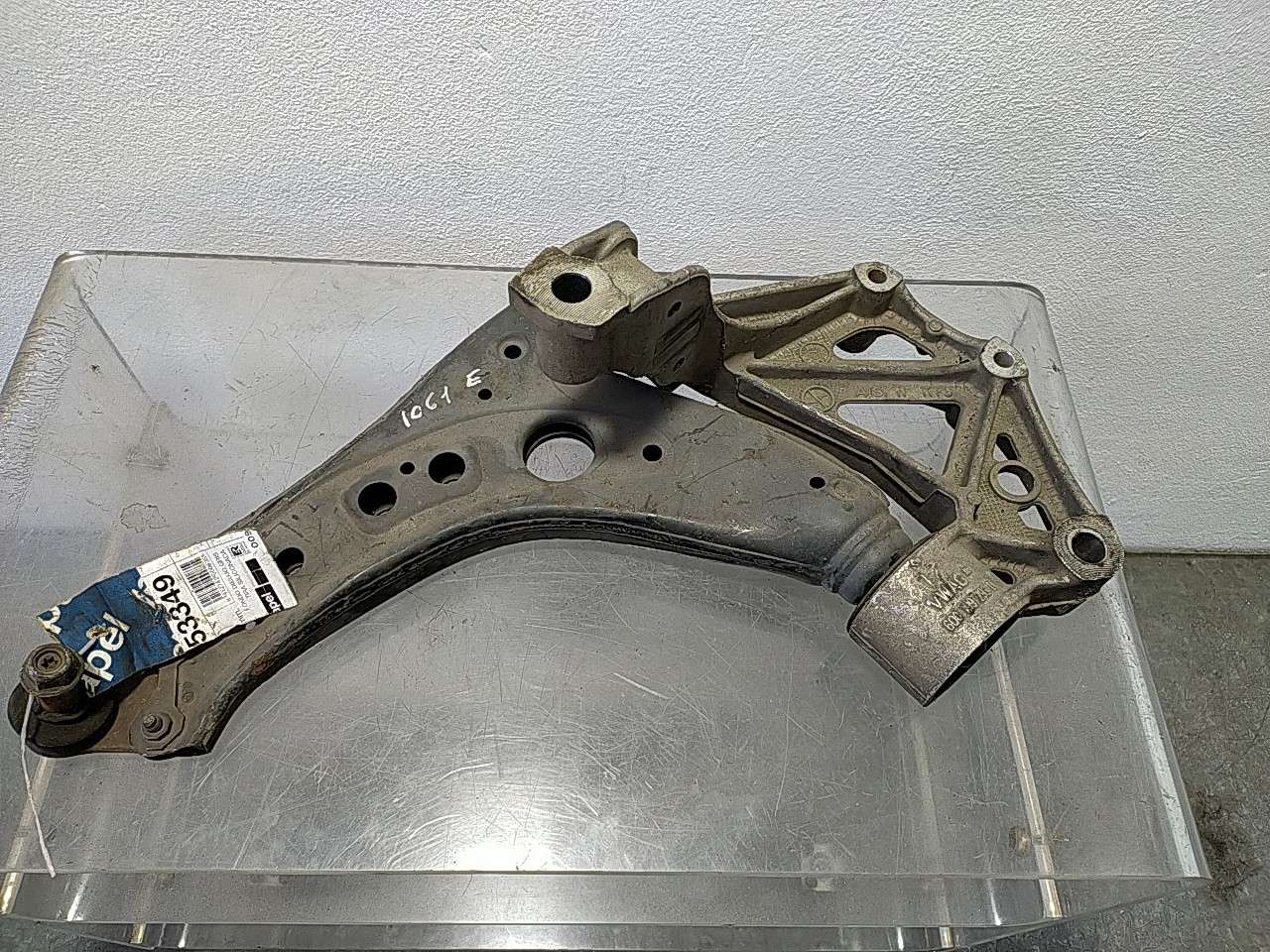 Braço suspensão frente esquerdo (106387).