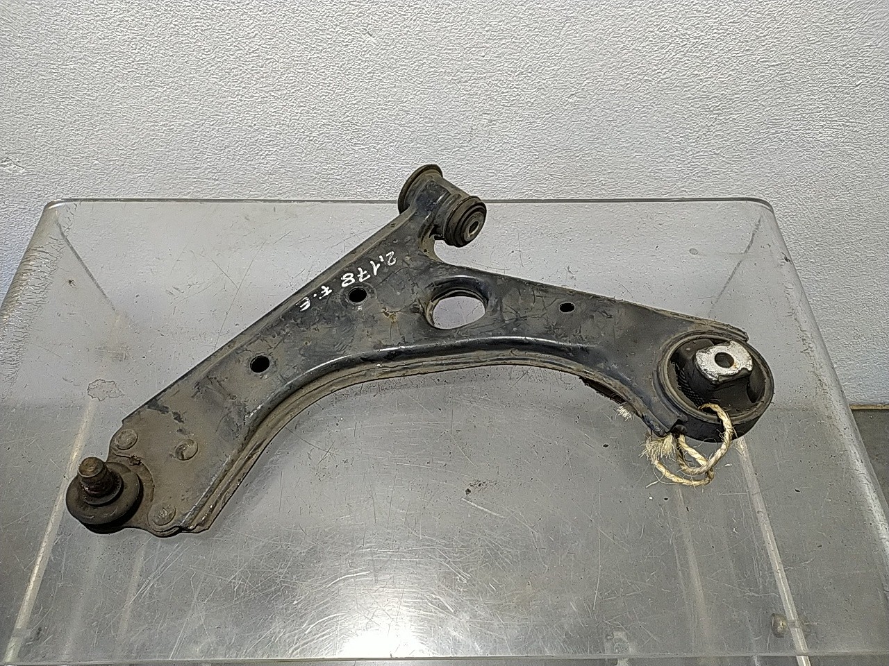 Braço suspensão frente esquerdo (20203272).