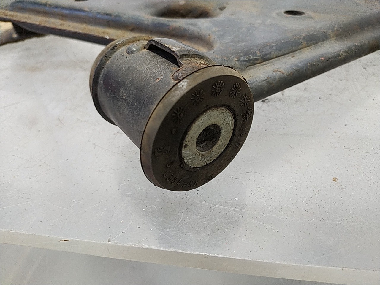 Braço suspensão frente esquerdo (20196579).