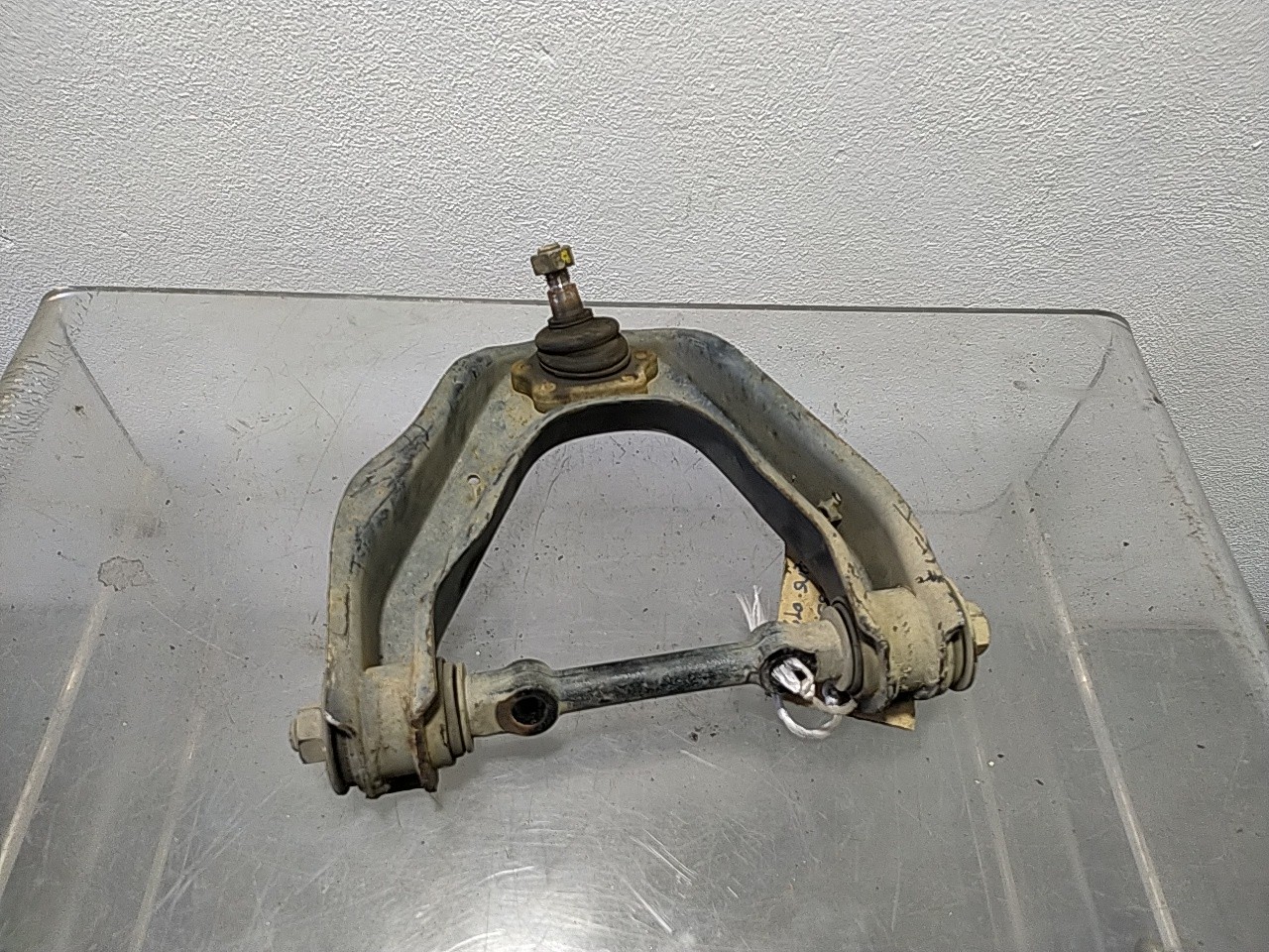 Braço suspensão frente esquerdo (20268654).