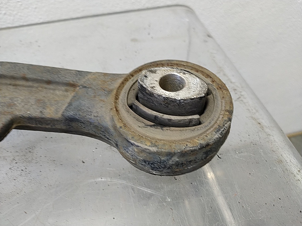 Braço suspensão frente esquerdo (149067).