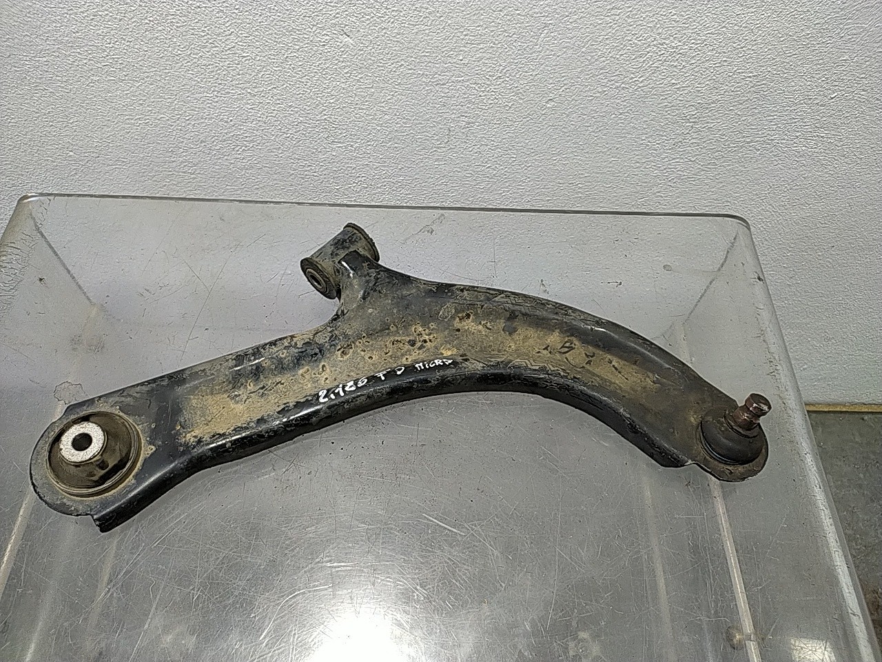 Braço suspensão frente direito (20205569).