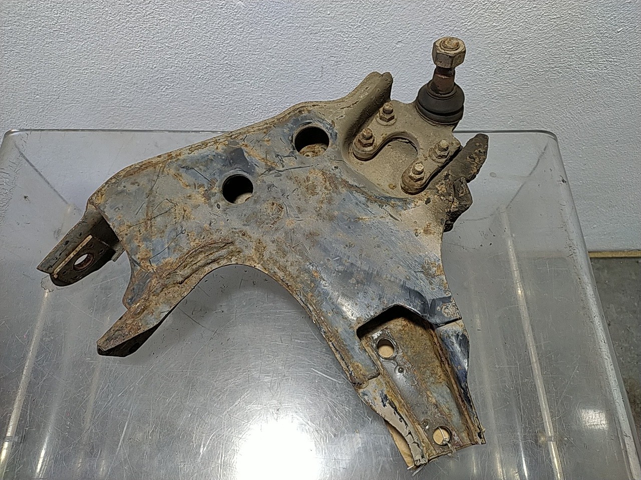 Braço suspensão frente esquerdo (20268663).