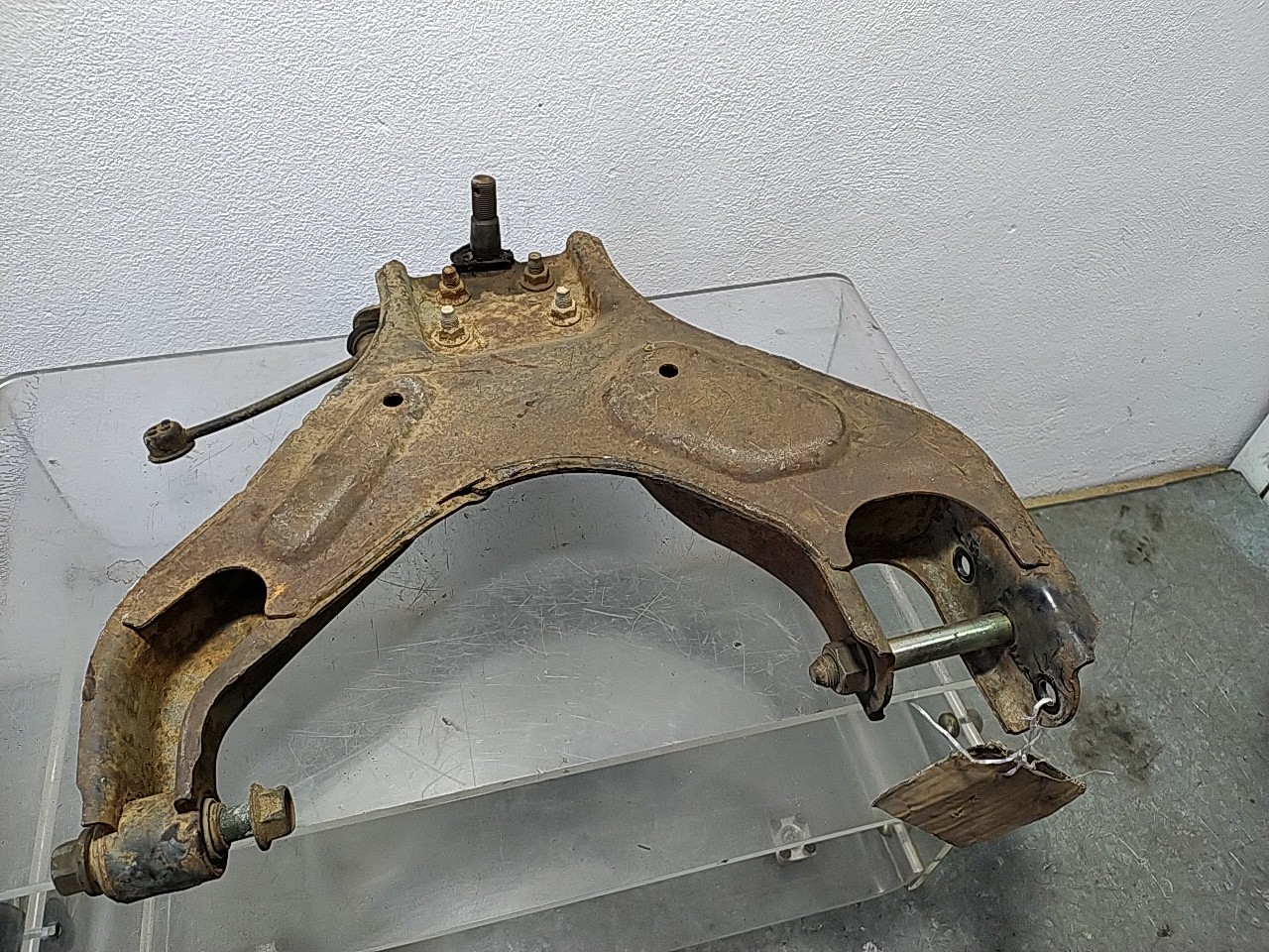 Braço suspensão frente esquerdo (20268668).