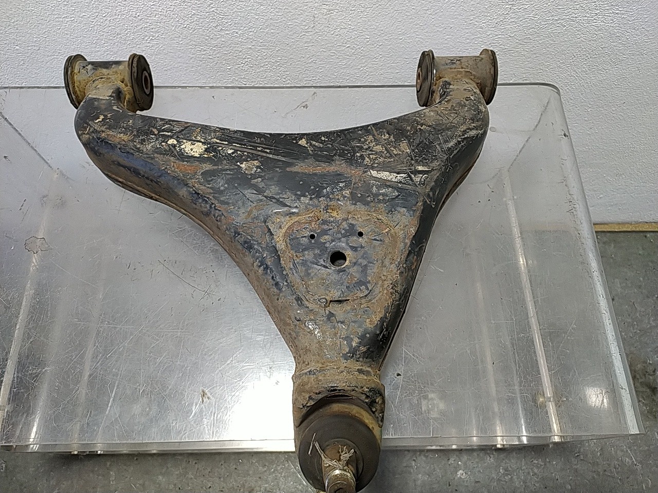 Braço suspensão frente direito (20268673).