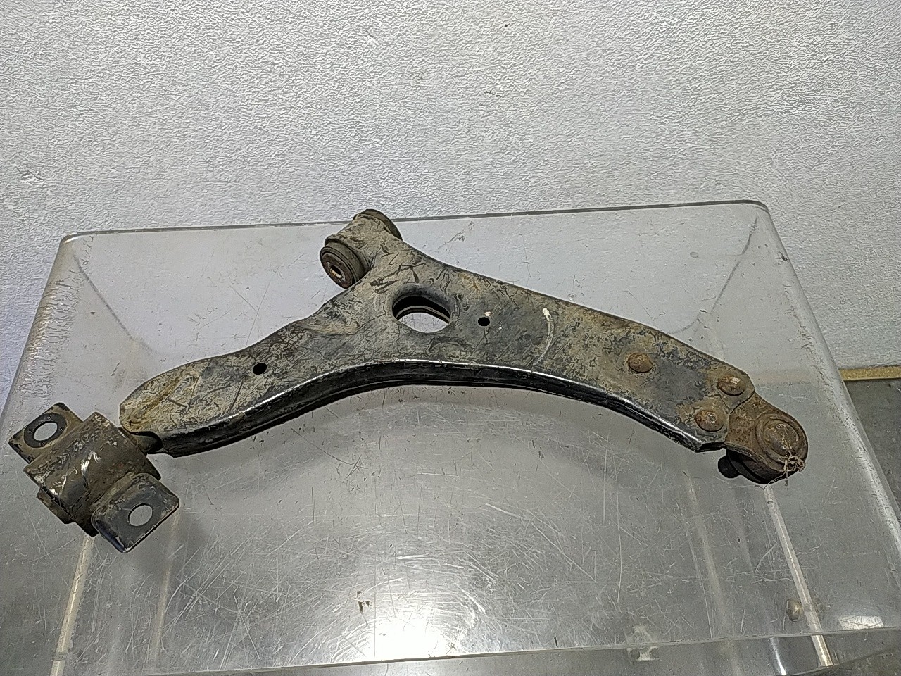 Braço suspensão frente esquerdo (20211676).