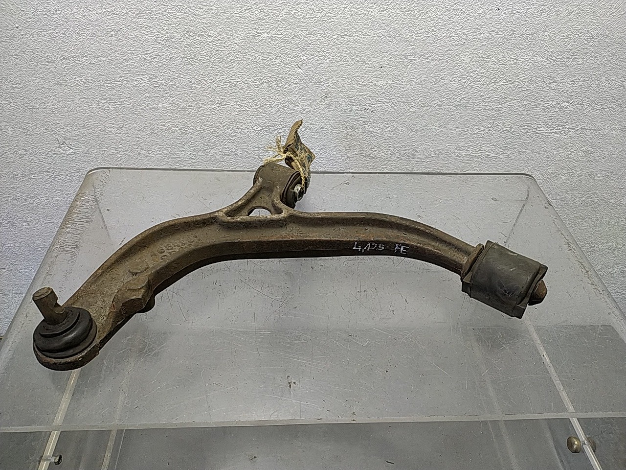 Braço suspensão frente esquerdo (20268677).