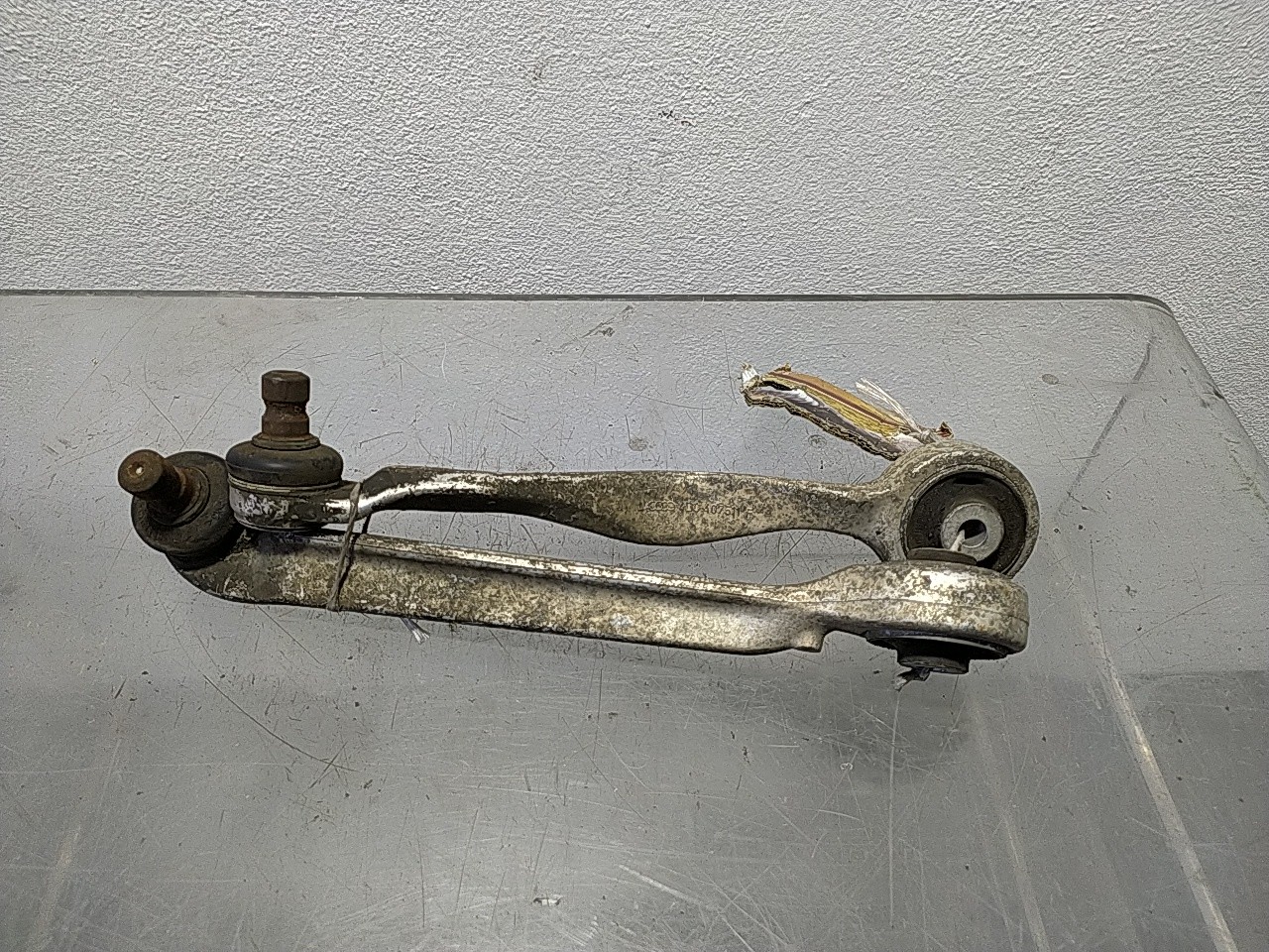 Braço suspensão frente esquerdo (20268679).
