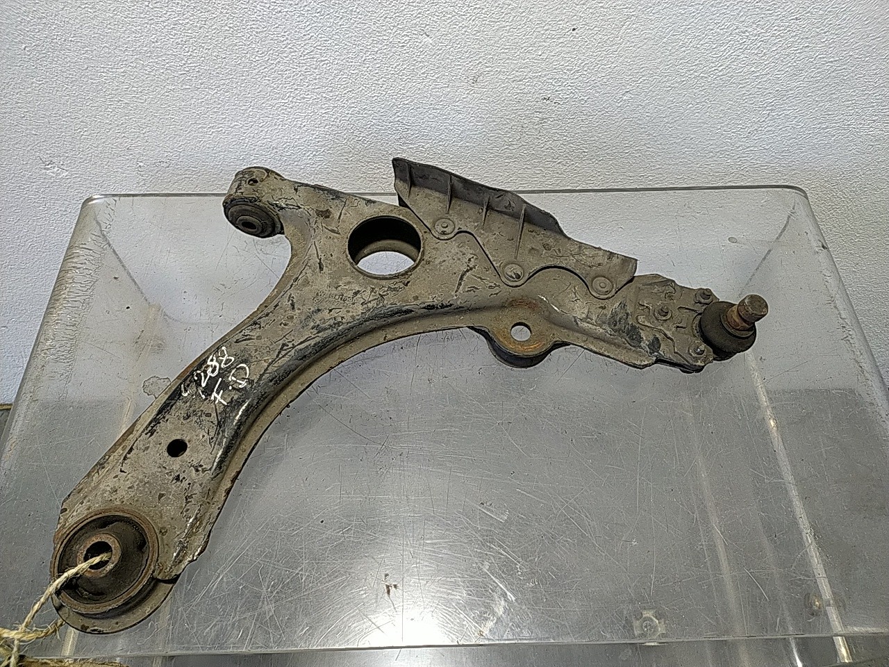 Braço suspensão frente direito (20199362).