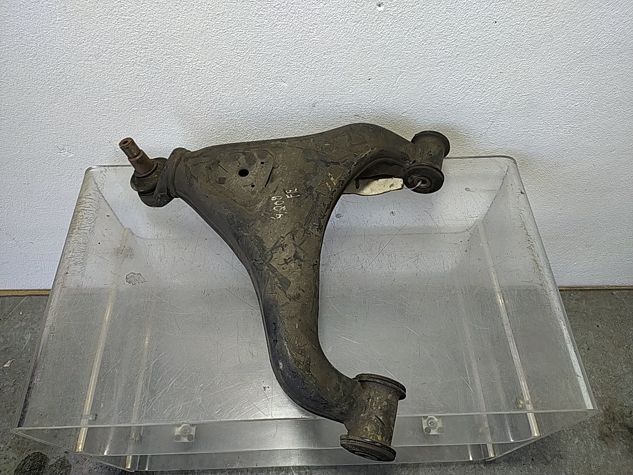 Braço suspensão frente esquerdo (172733).