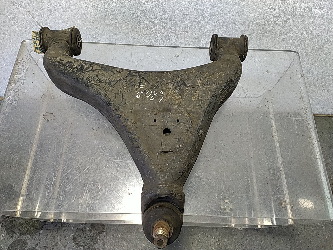 Braço suspensão frente direito (172713).