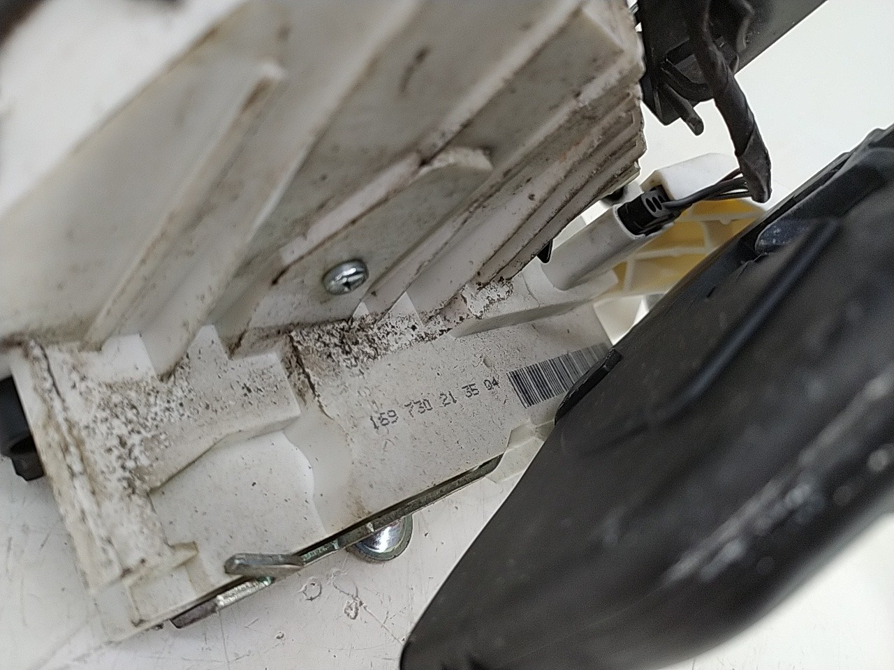 Fecho porta  tras esquerdo (20270106).