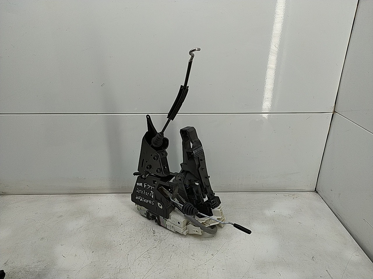 Fecho porta  fte dto (20270105).