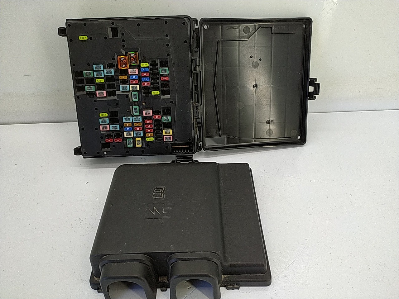 Caixa fusiveis (20270512).