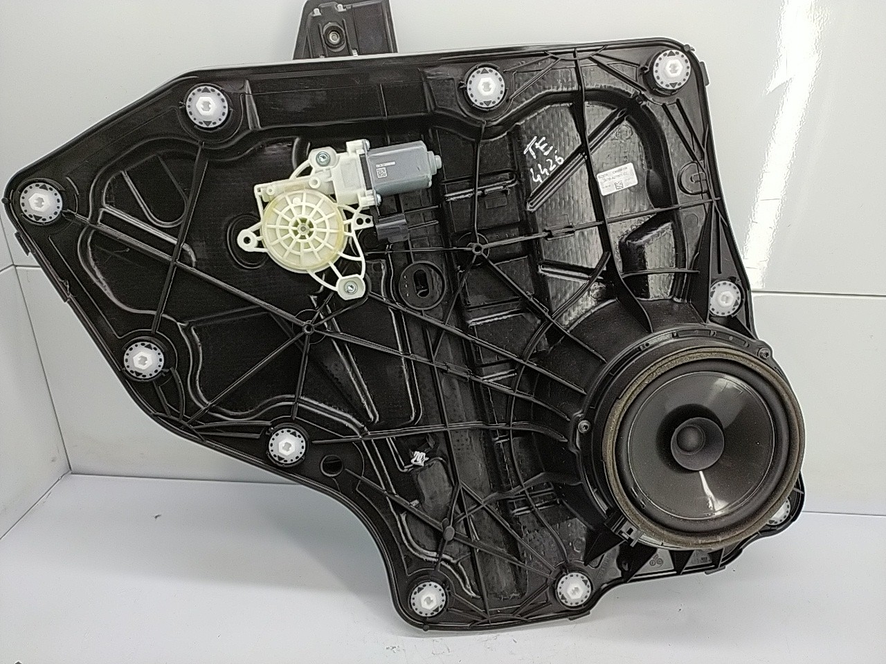 Elevador elect tras esq (20270404).