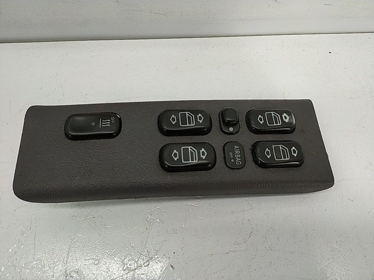 Interruptor vidros porta cond/pass (20270537).