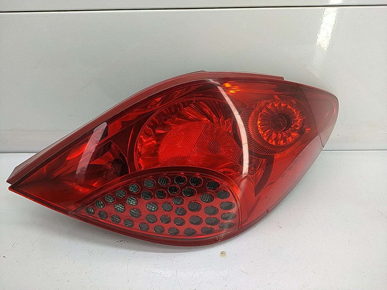 Farolim tras direito painel stop (20270661).