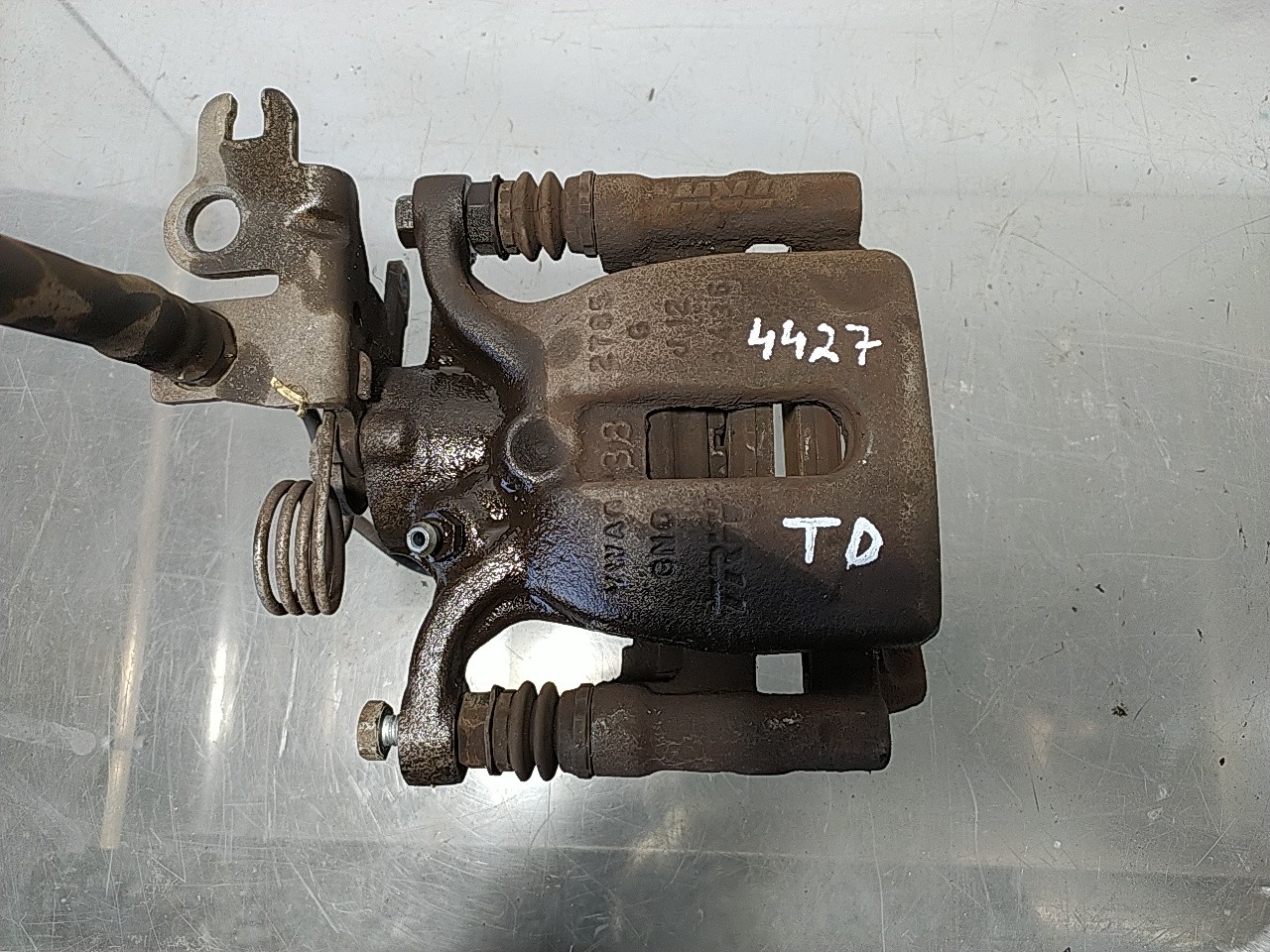 Pinça tras direita (20270678).