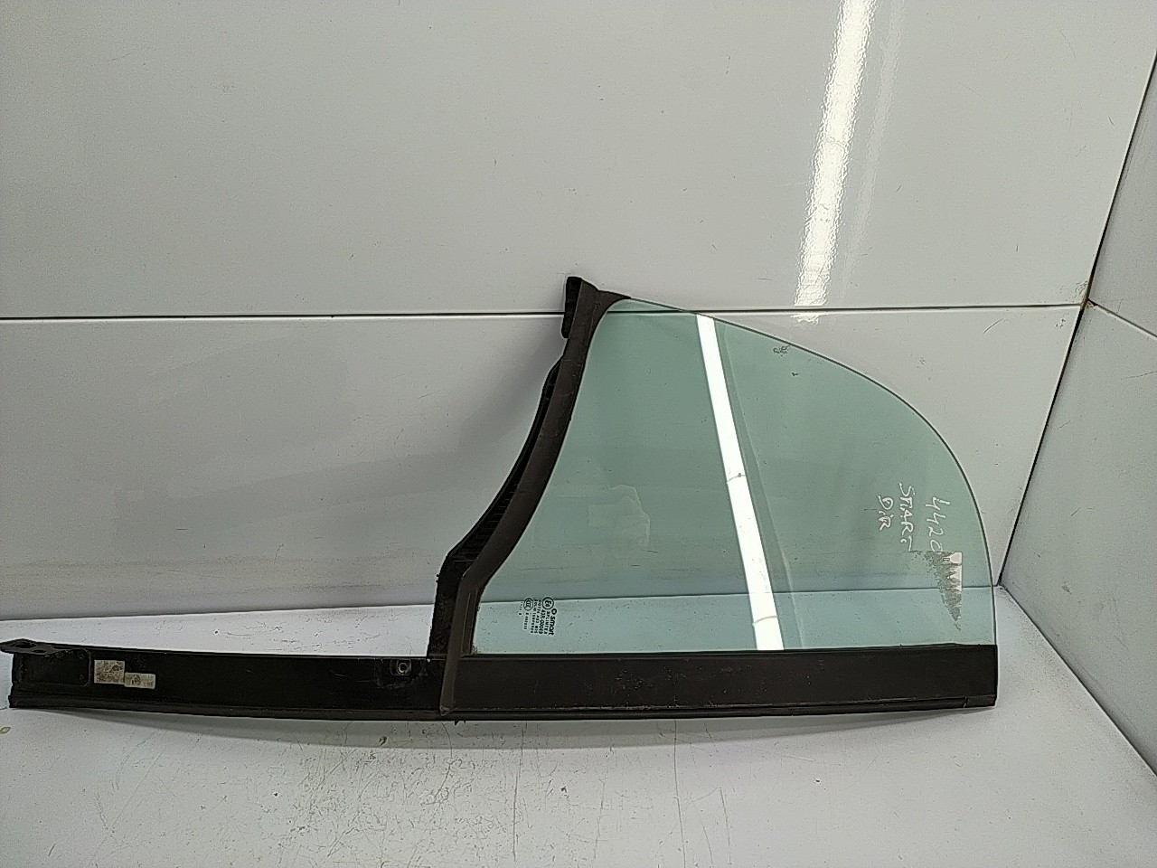 Vidro pequeno porta frente direita (20272094).
