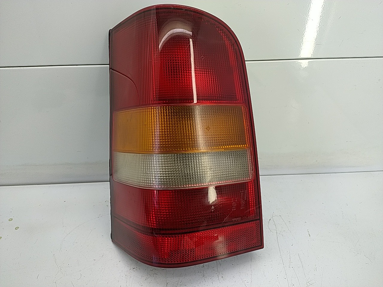 Farolim tras esquerdo painel stop (20272120).