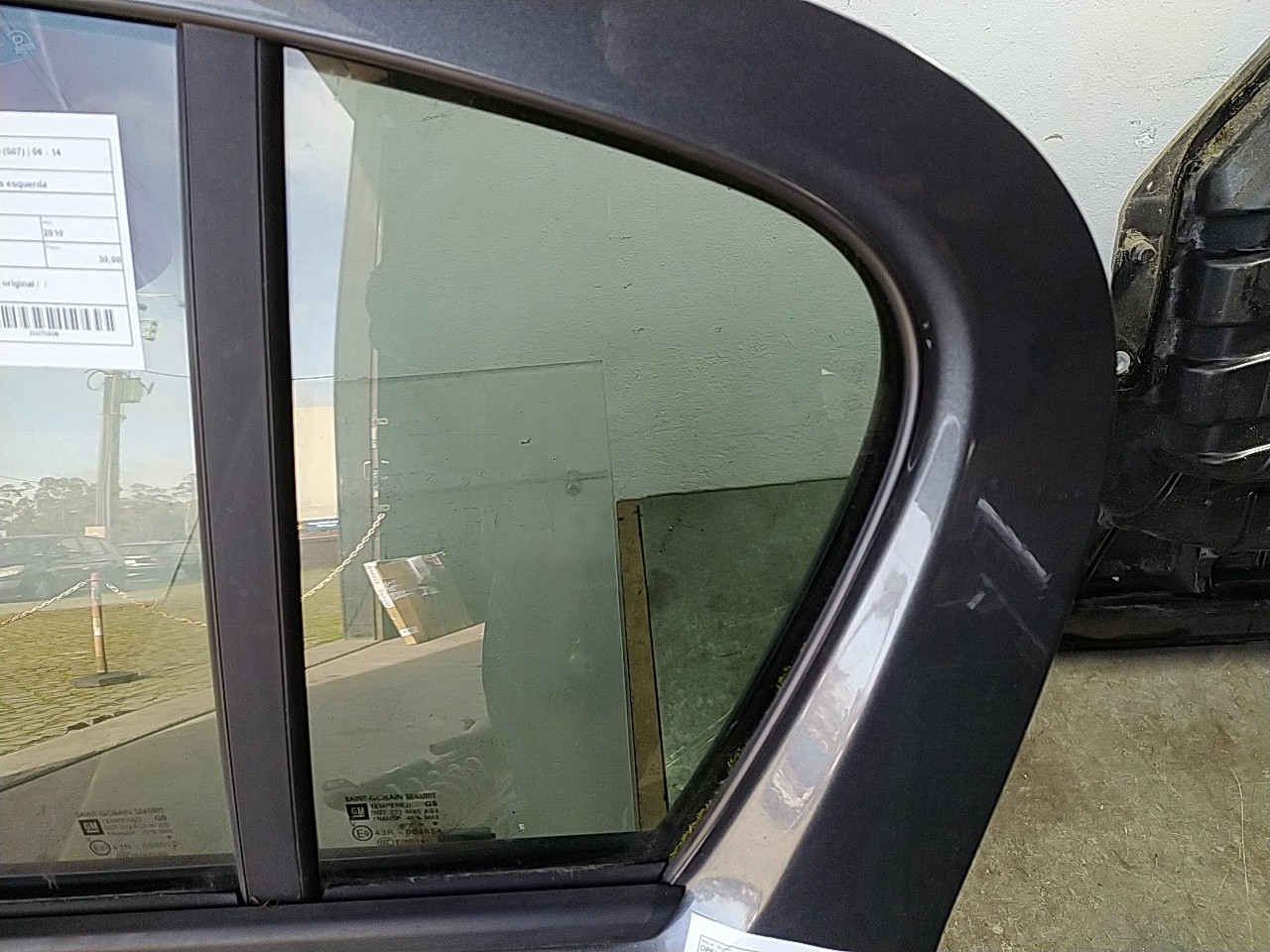 Vidro pequeno porta tras esquerda (20271919).