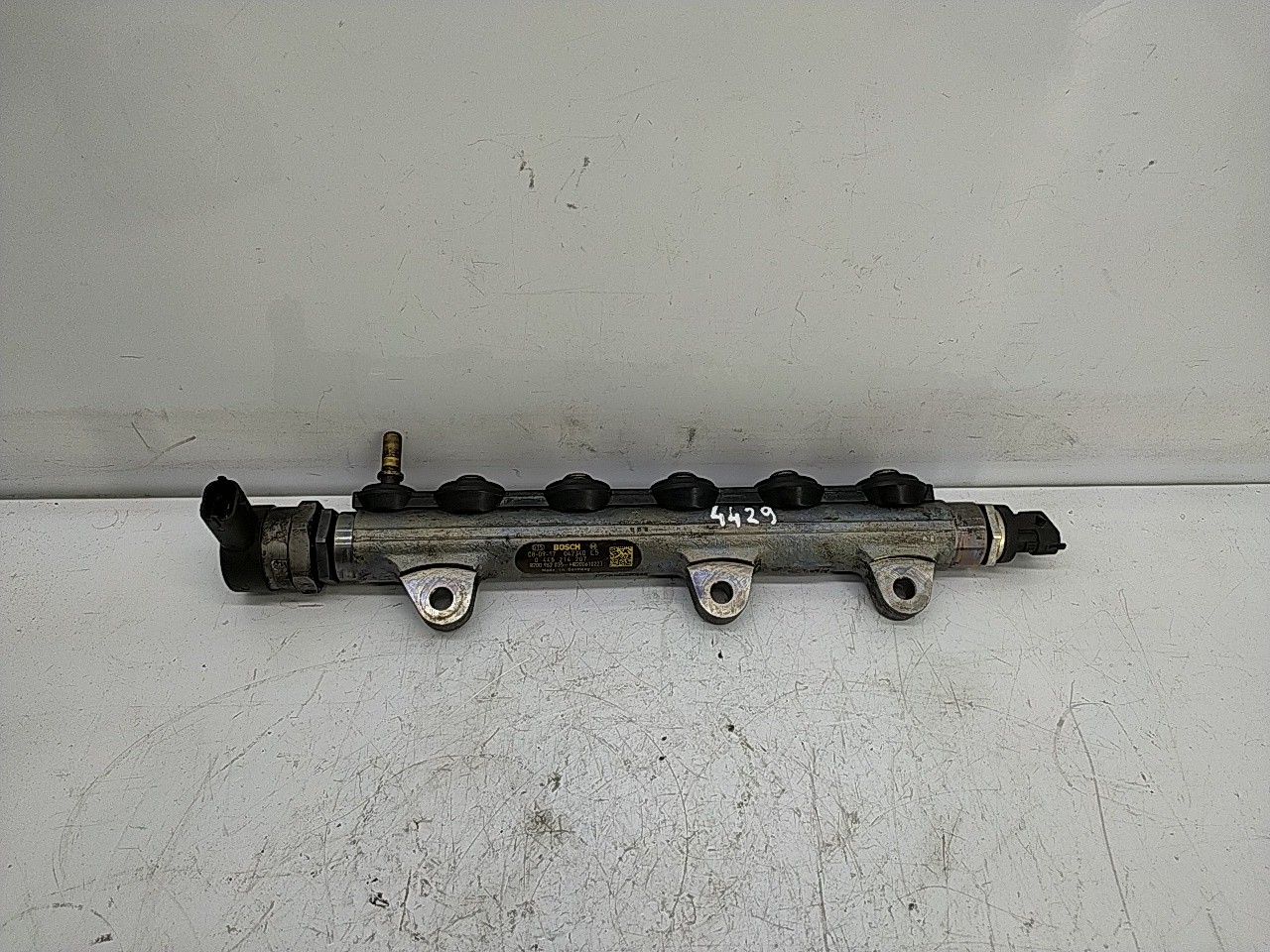 Regua de injecção/ Rampa (20272367).