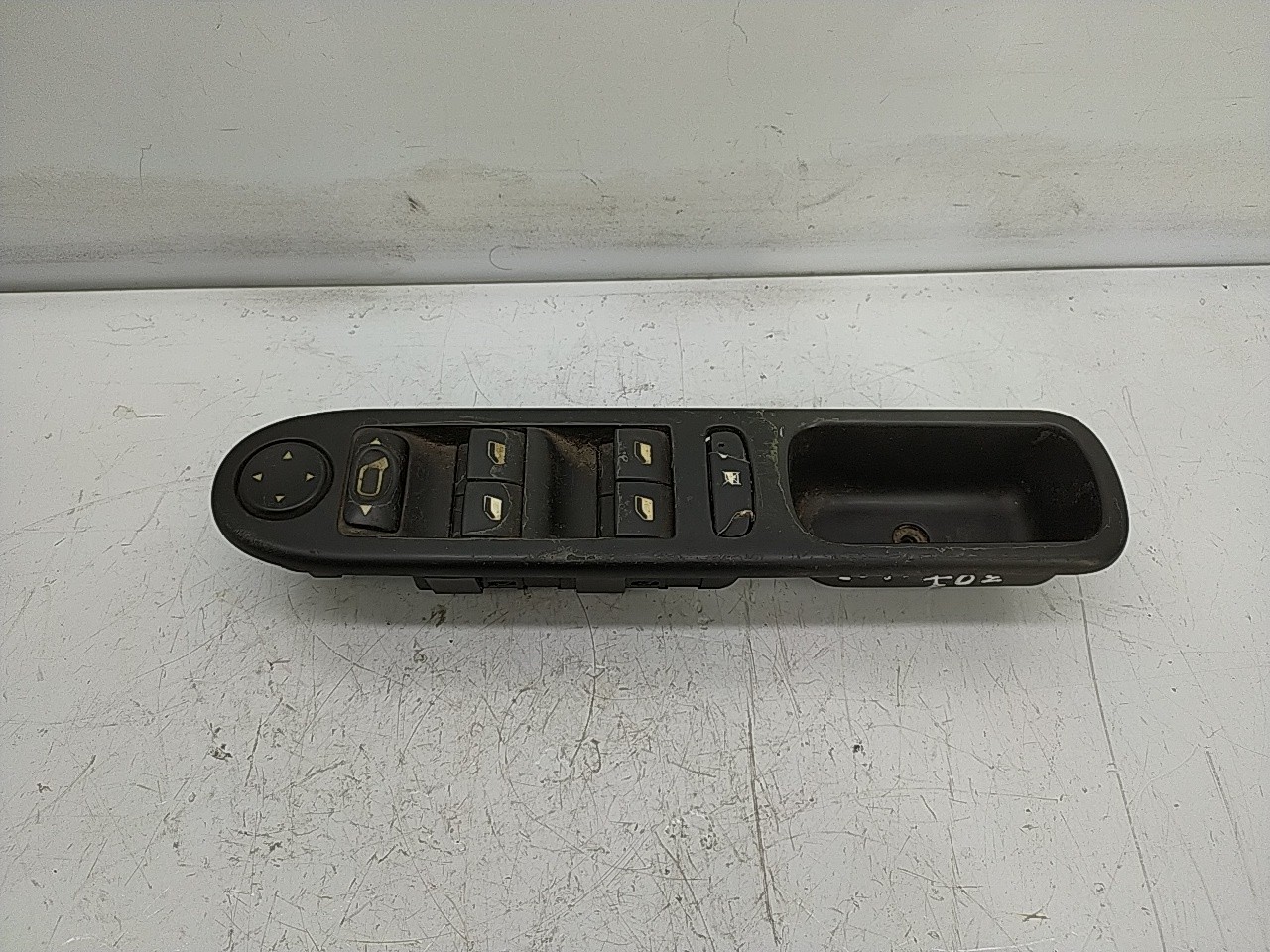 Interruptor vidros porta cond/pass (20261433).