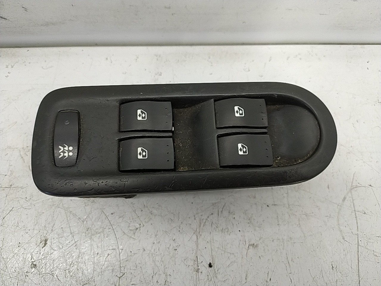 Interruptor vidros porta cond/pass (20274628).