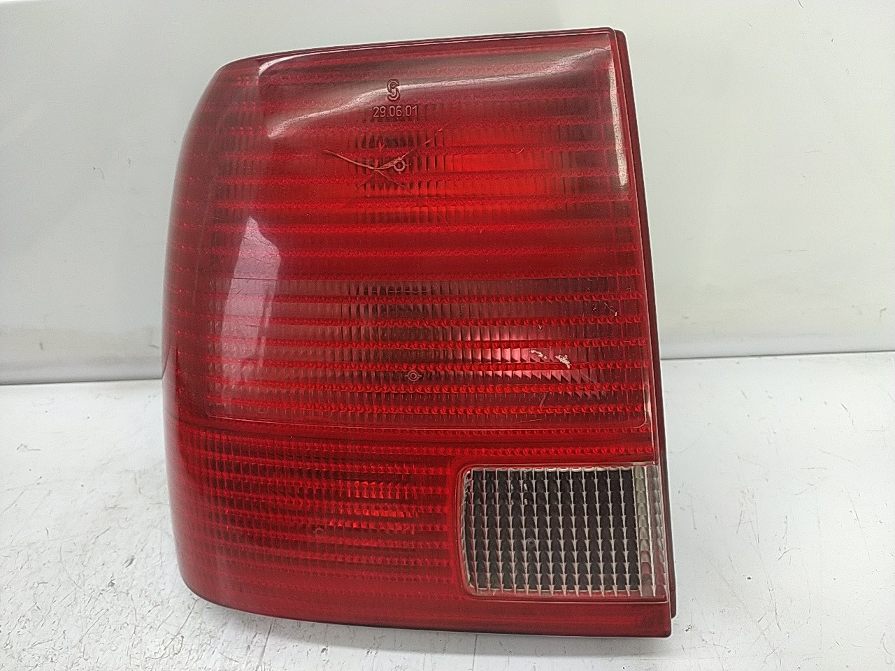 Farolim tras esquerdo painel stop (20273531).