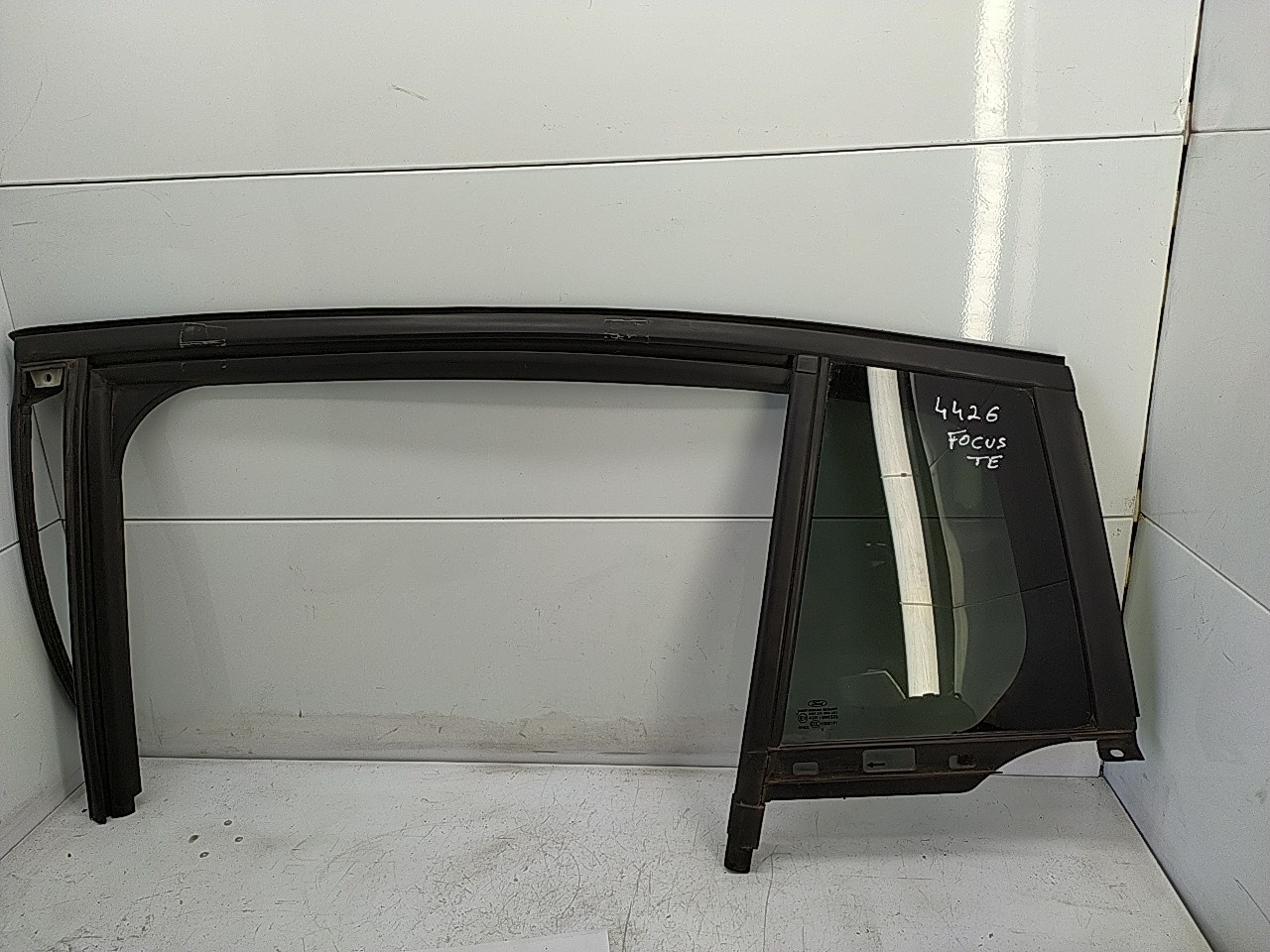 Vidro lateral painel tras esquerda (20270449).