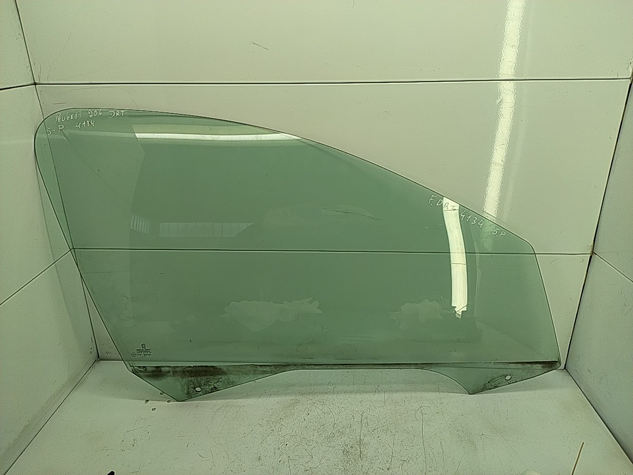 Vidro porta frente direita (165015).