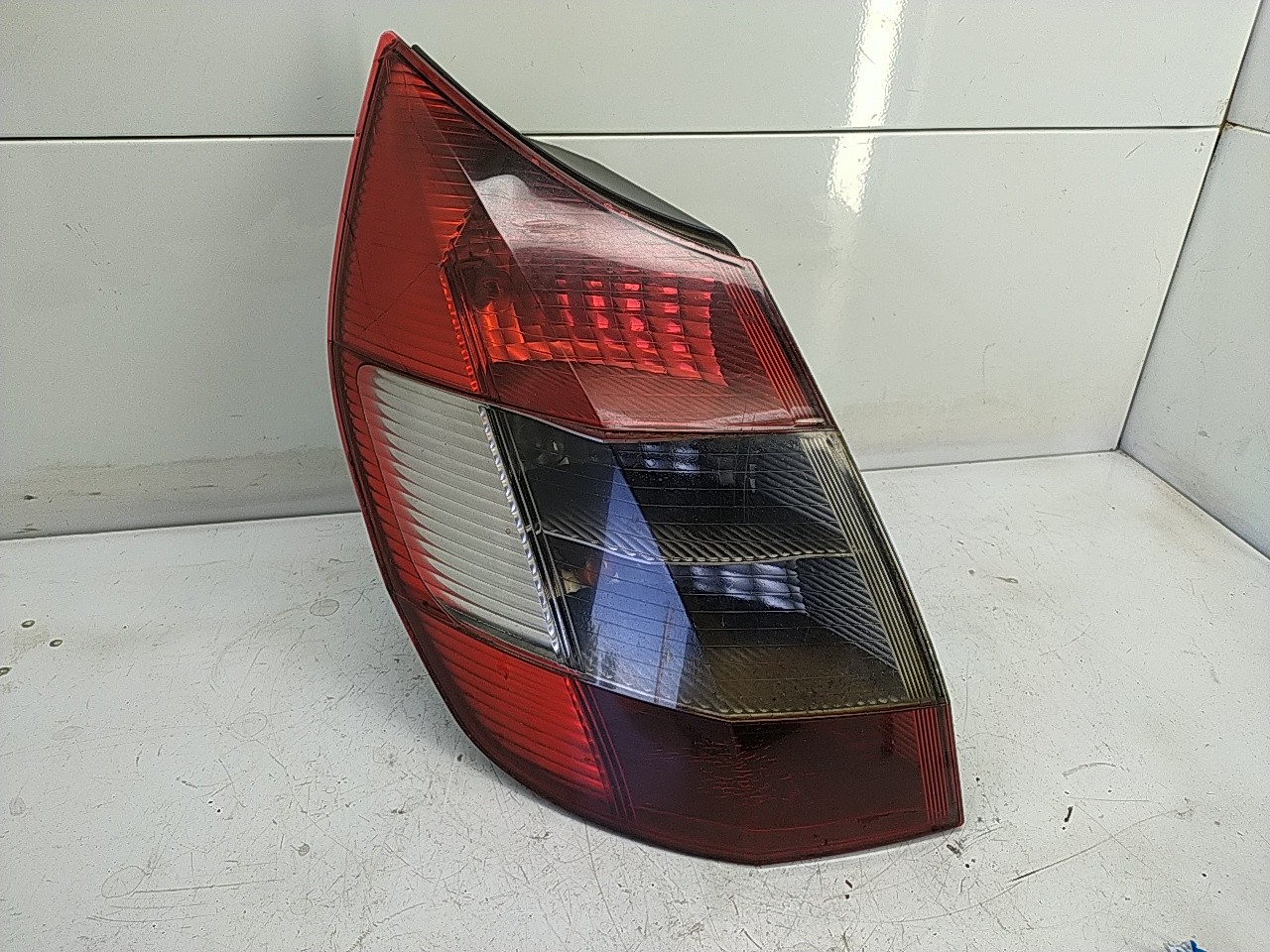 Farolim tras esquerdo painel stop (20274984).