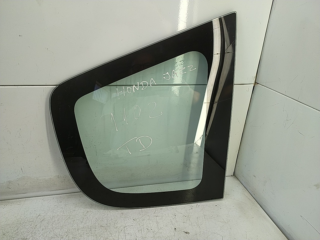 Vidro lateral painel tras direito (20275264).