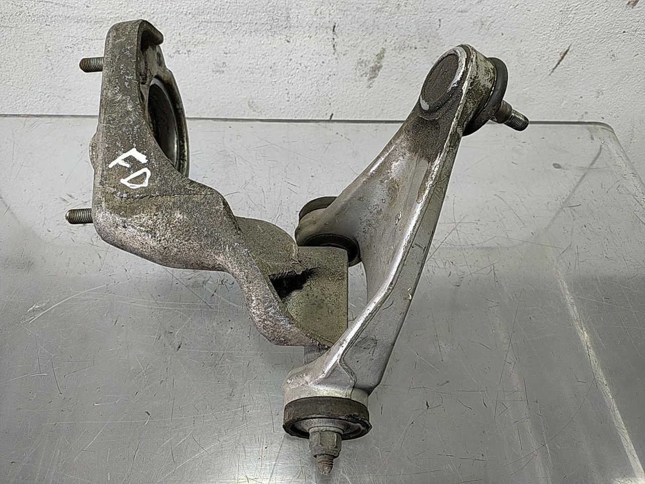 Braço suspensão frente direito (20268006).