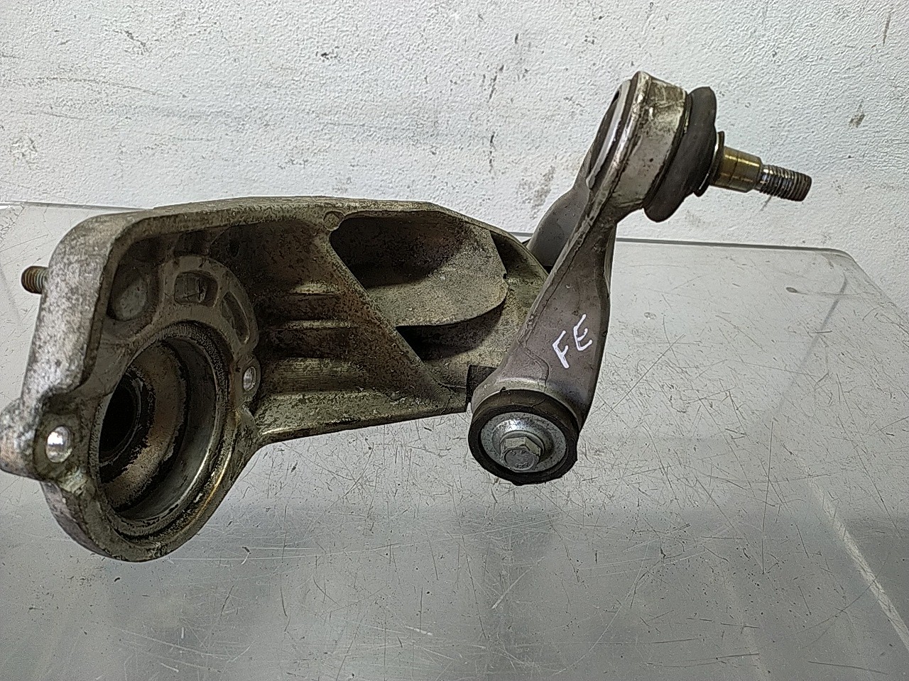 Braço suspensão frente esquerdo (20268007).