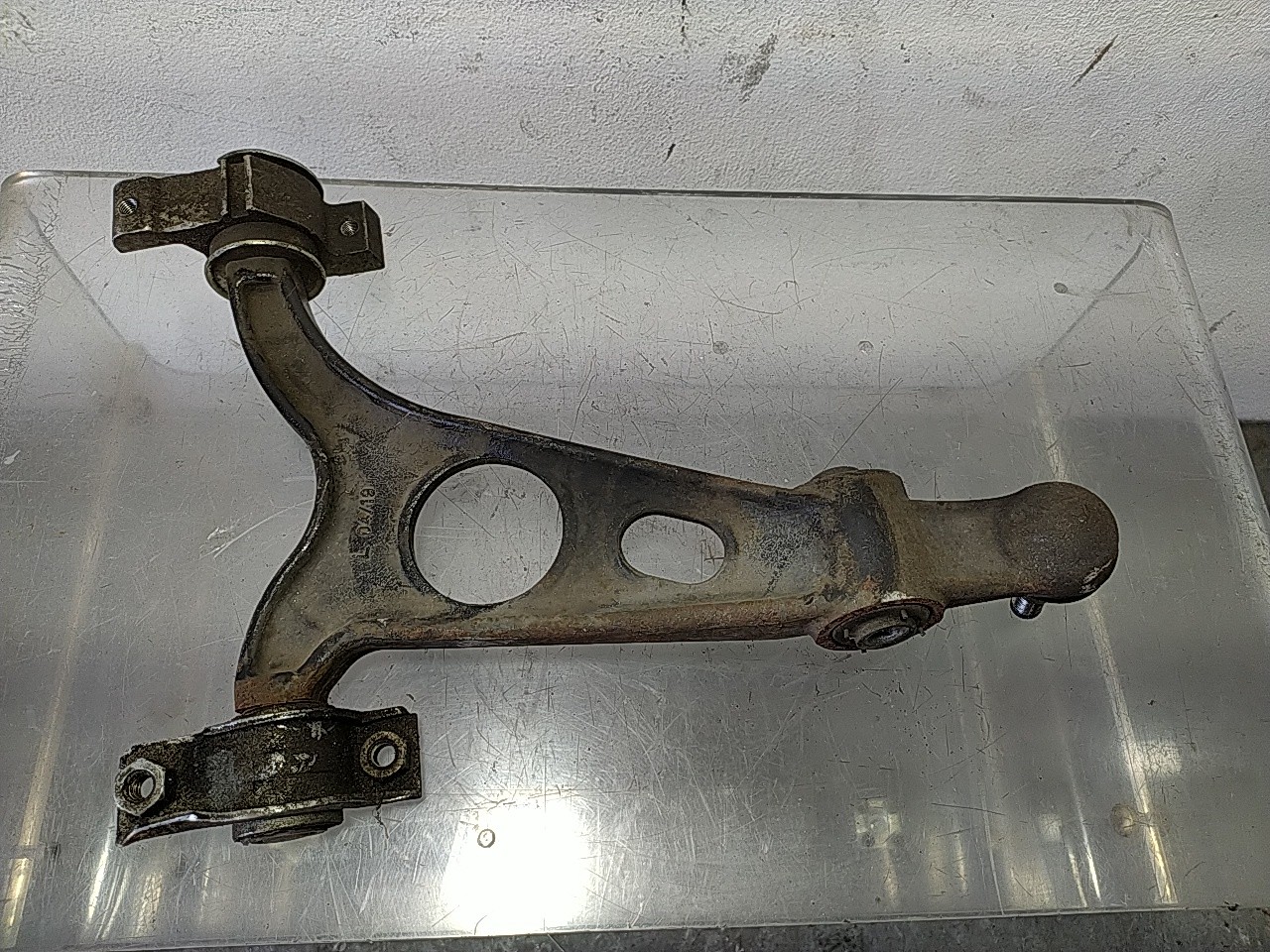 Braço suspensão frente esquerdo (20275289).