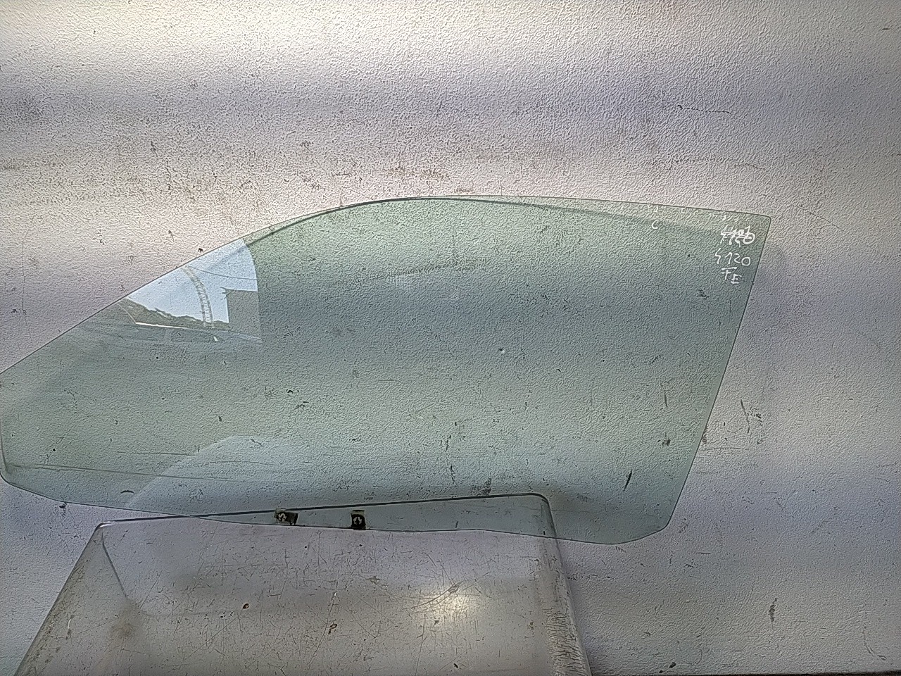 Vidro porta frente esquerda (121390).