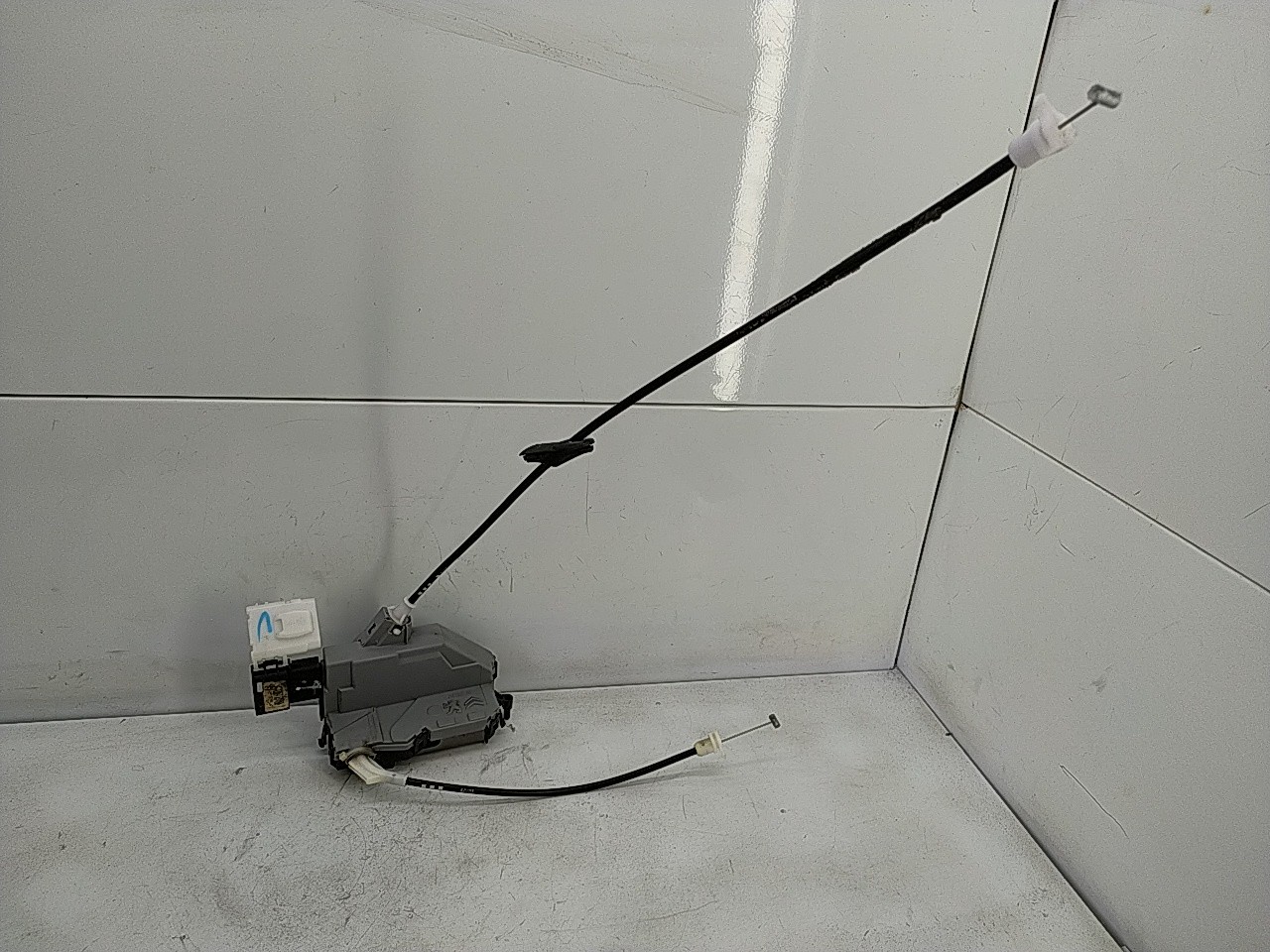 Fecho porta  tras esquerdo (20203710).