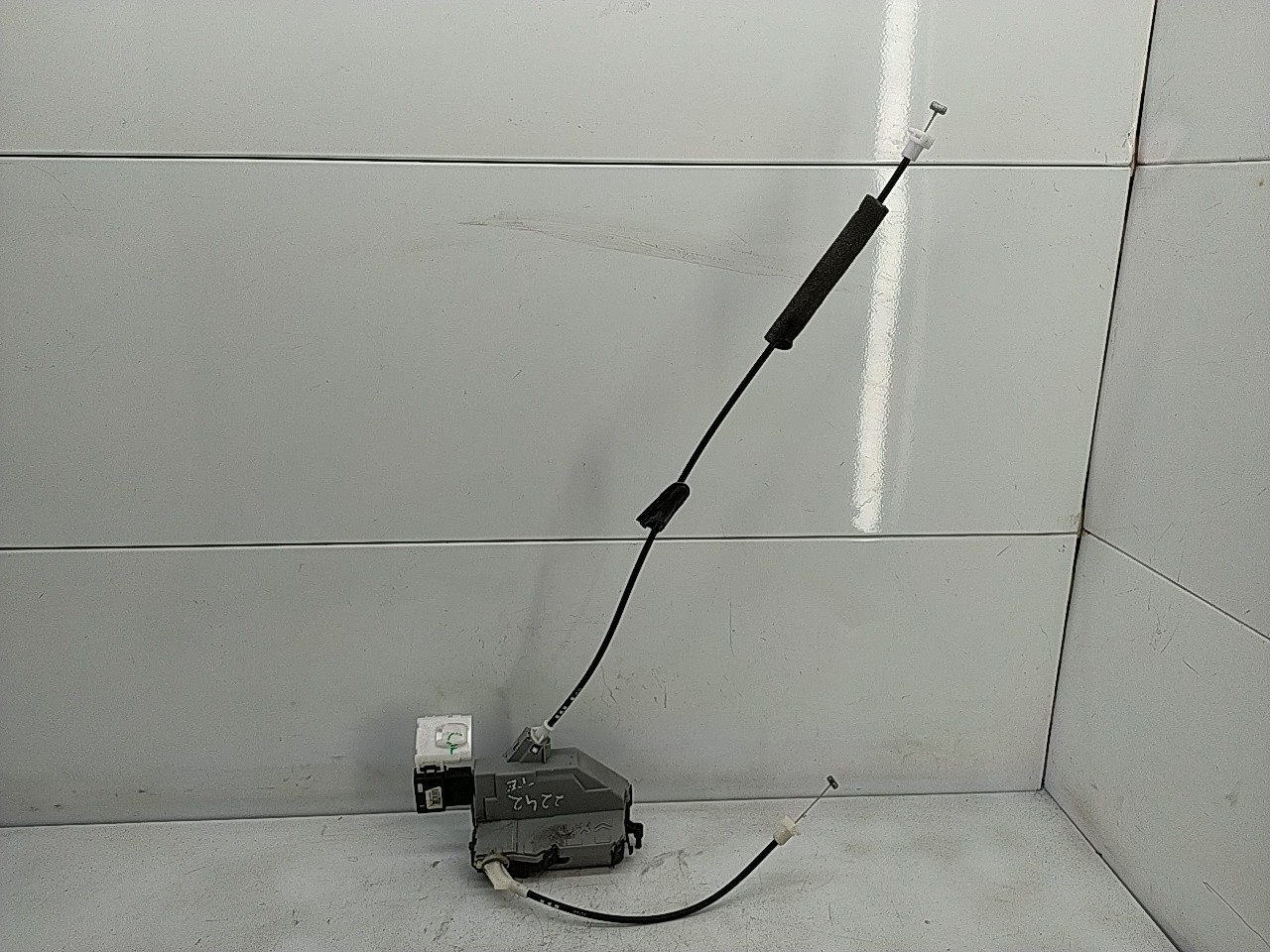 Fecho porta  tras esquerdo (20233918).