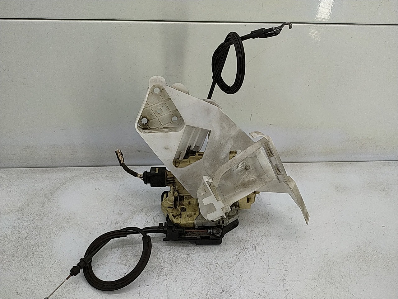 Fecho porta  tras esquerdo (20275218).