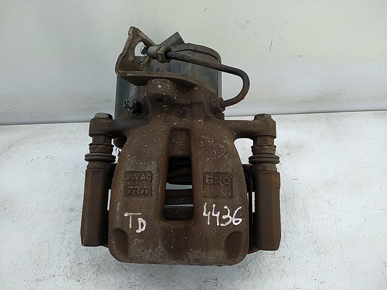 Pinça tras direita (20275238).