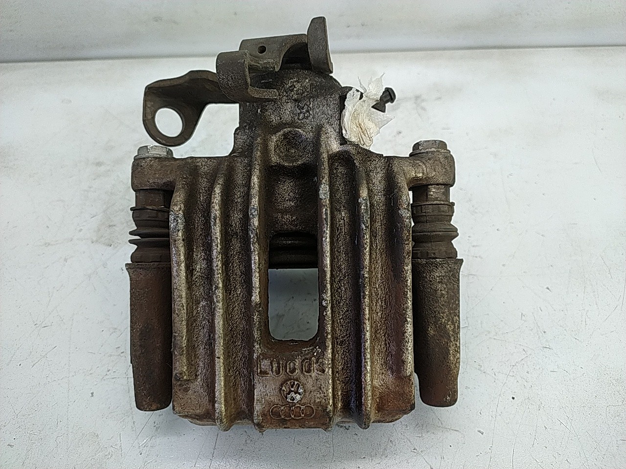 Pinça tras direita (20276063).