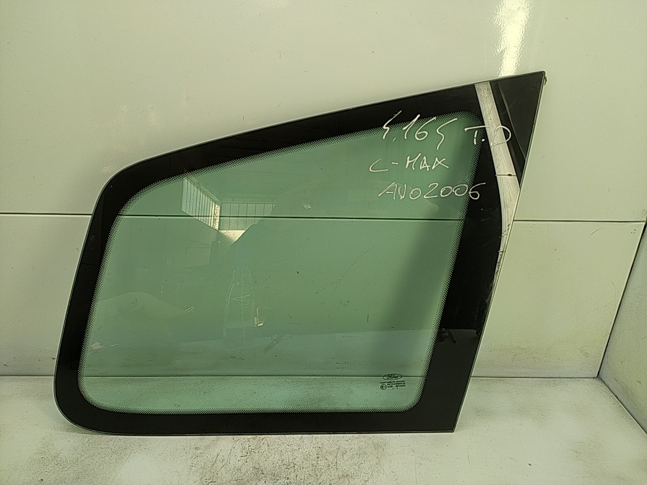 Vidro lateral painel tras direito (166632).