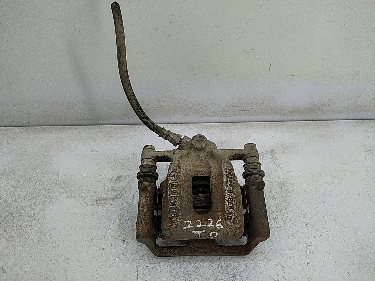 Pinça tras direita (20223323).