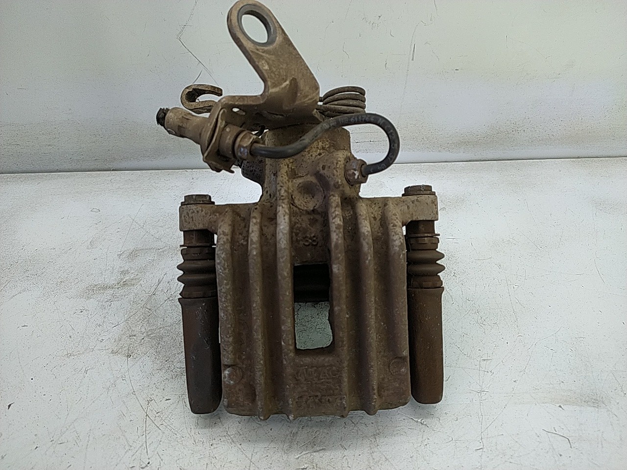 Pinça tras direita (20259242).