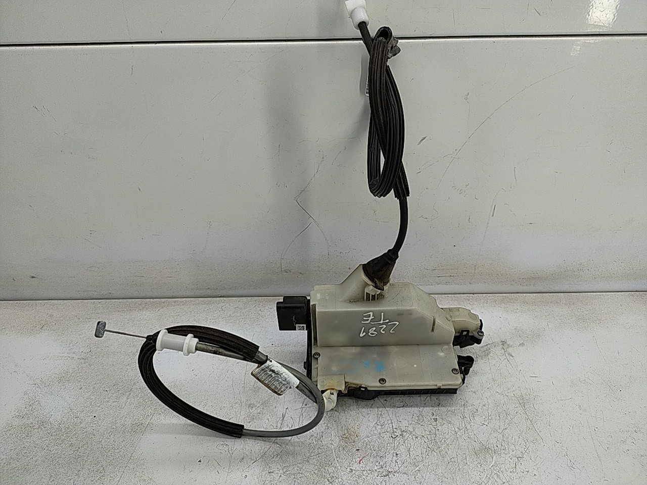 Fecho porta  tras esquerdo (20275431).