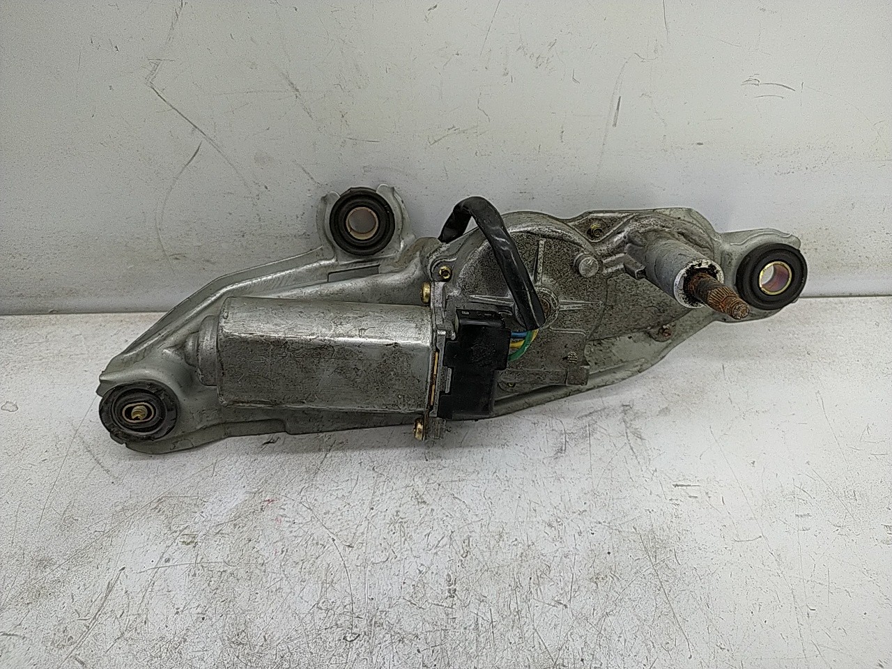 Motor limpa vidros tras (20207932).