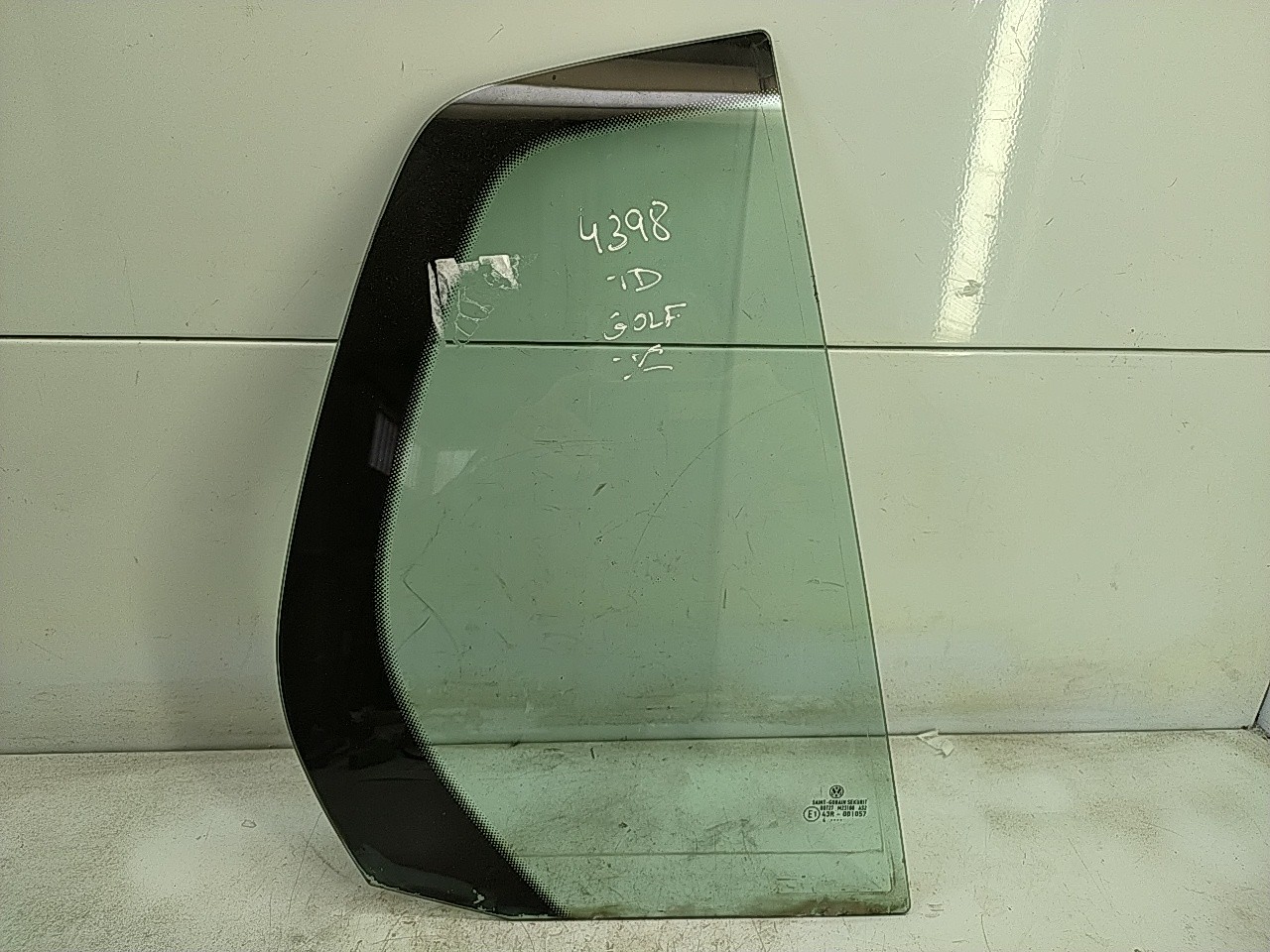 Vidro pequeno porta tras direito (20276265).