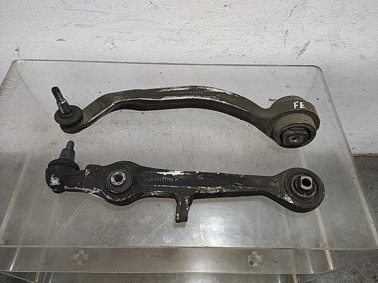 Braço suspensão frente esquerdo (20273511).