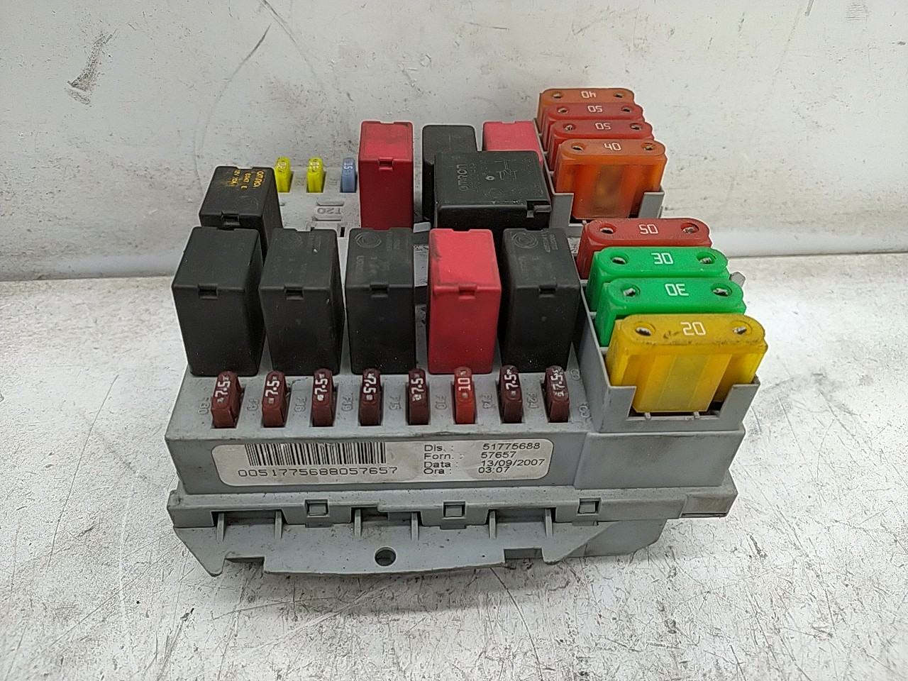 Caixa fusiveis (20276472).